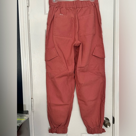 Forever 21 rose colored cargo pants. - Picture 4 of 5